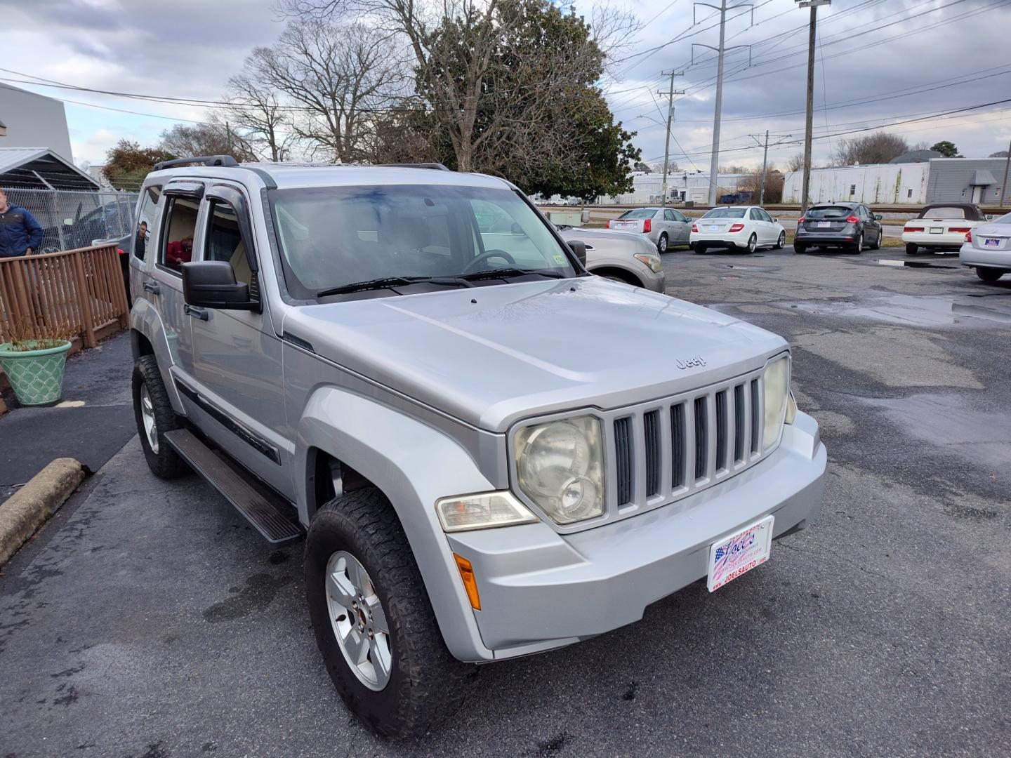 2011 Silver Jeep Liberty (1J4PN2GK1BW) , Automatic transmission, located at 5700 Curlew Drive, Norfolk, VA, 23502, (757) 455-6330, 36.841885, -76.209412 - Photo#4